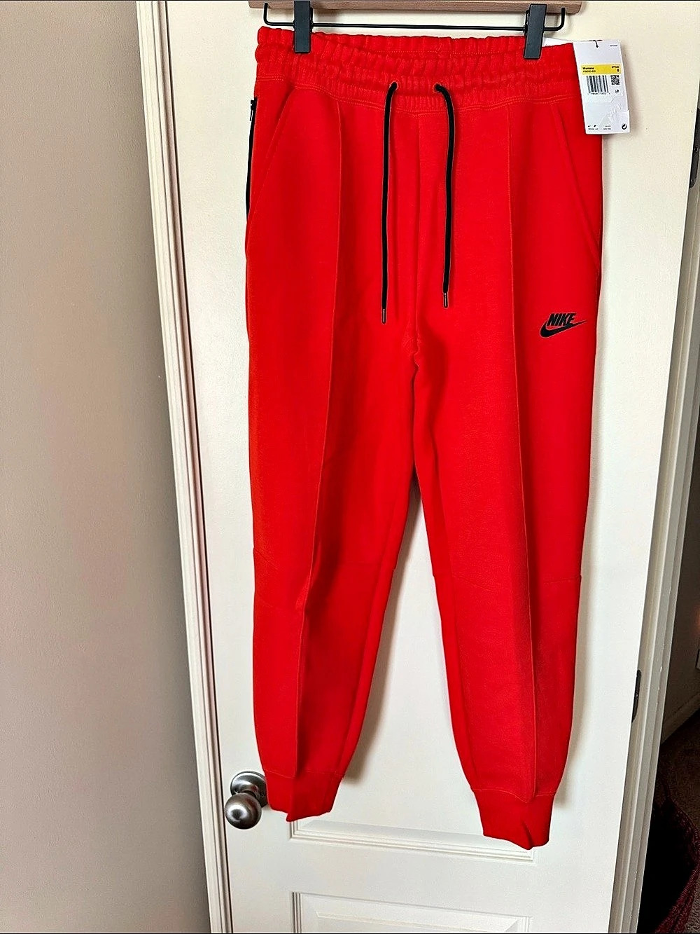 Nike Standard Fit Mid Rise Full Length Women’s Tech Joggers NWT